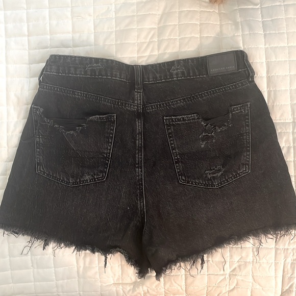 American Eagle Black Distressed Denim Shorts sz 8 - Picture 2 of 3